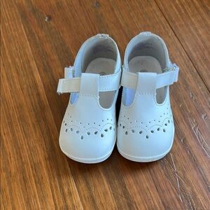 Angel Baby L’amour white shoes